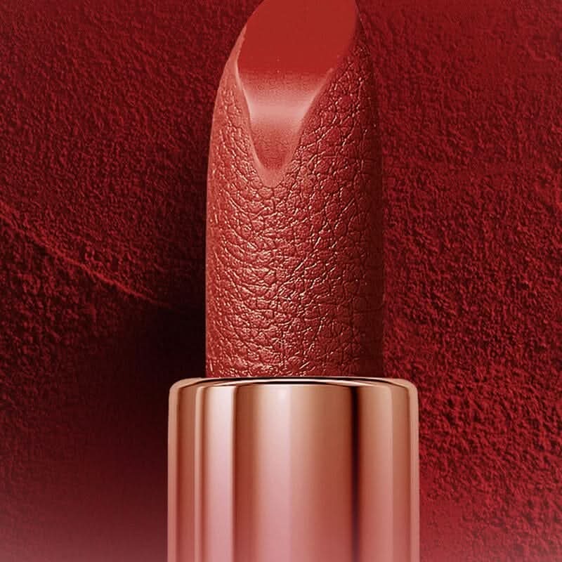 Rouges à lèvres mats dans coffret sac à main chic